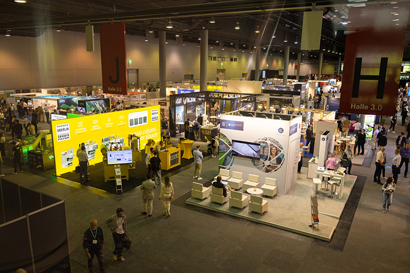 Widok z góry hali na targach e-waste world expo 2026
